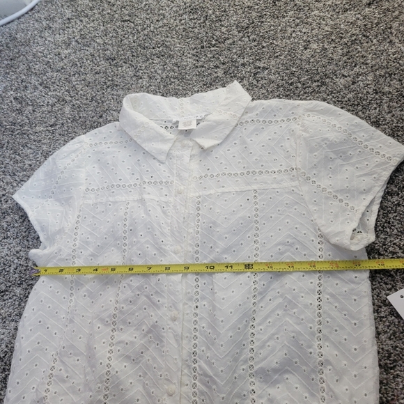 KIRIOUS boutique NWT Eyelet Top Blouse White Medium Crop - Picture 10 of 13